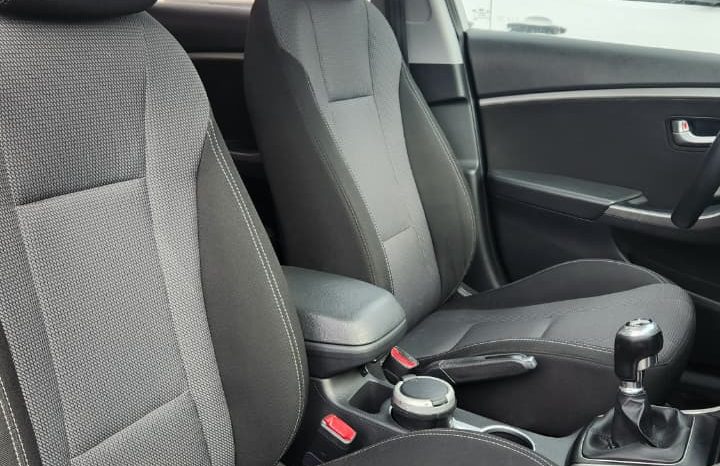 
								HYUNDAI I30  GLS 1.6 MT full									