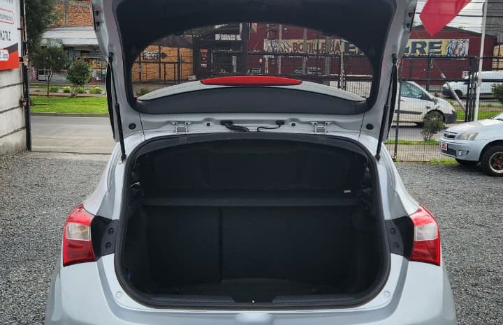 
								HYUNDAI I30  GLS 1.6 MT full									
