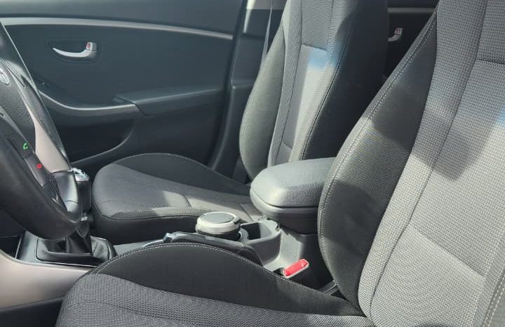 
								HYUNDAI I30  GLS 1.6 MT full									