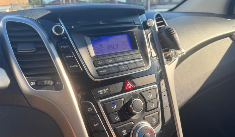 
								HYUNDAI I30  GLS 1.6 MT full									