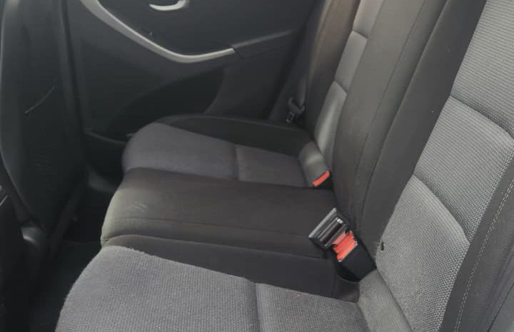 
								HYUNDAI I30  GLS 1.6 MT full									