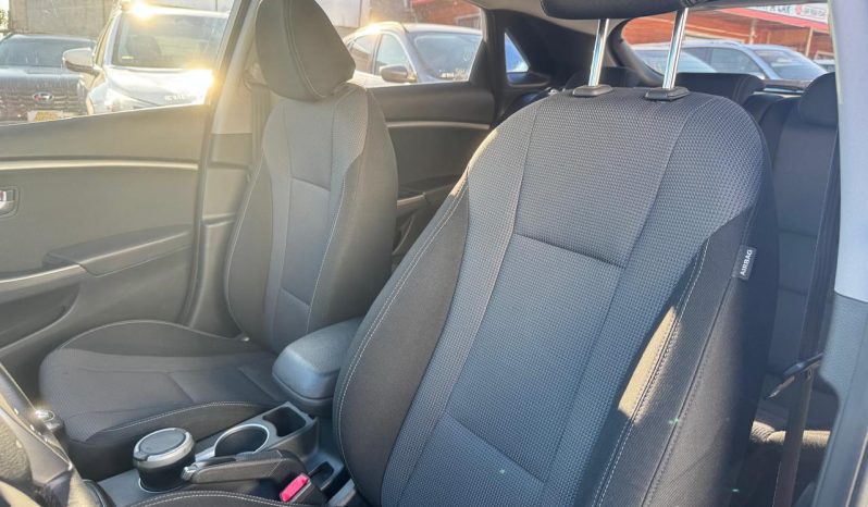 
								HYUNDAI I30  GLS 1.6 MT full									