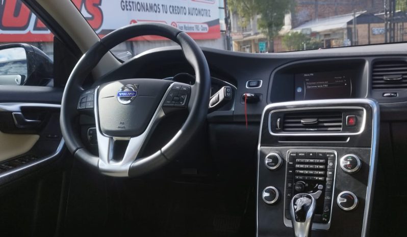 
								VOLVO V60 2.4 AUT 4WD DIESEL 2019 full									