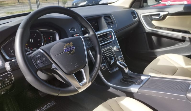 
								VOLVO V60 2.4 AUT 4WD DIESEL 2019 full									