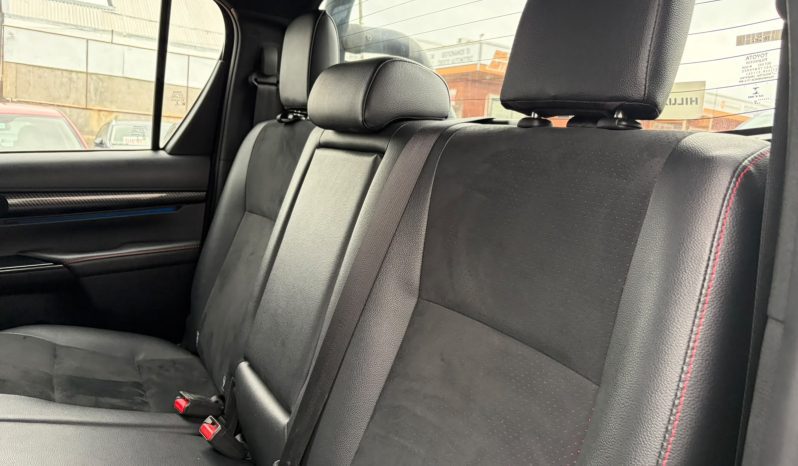 
								TOYOTA HILUX GR 2.8D AUT 4X4 full									