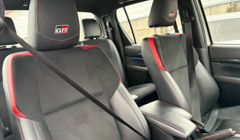 
								TOYOTA HILUX GR 2.8D AUT 4X4 full									