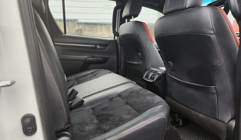 
								TOYOTA HILUX GR 2.8D AUT 4X4 full									