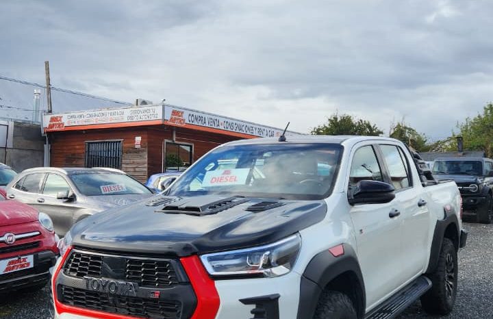 
								TOYOTA HILUX GR 2.8D AUT 4X4 full									