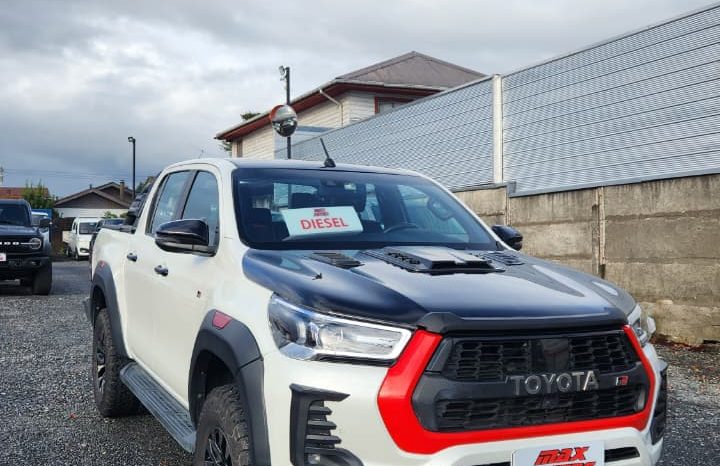 
								TOYOTA HILUX GR 2.8D AUT 4X4 full									