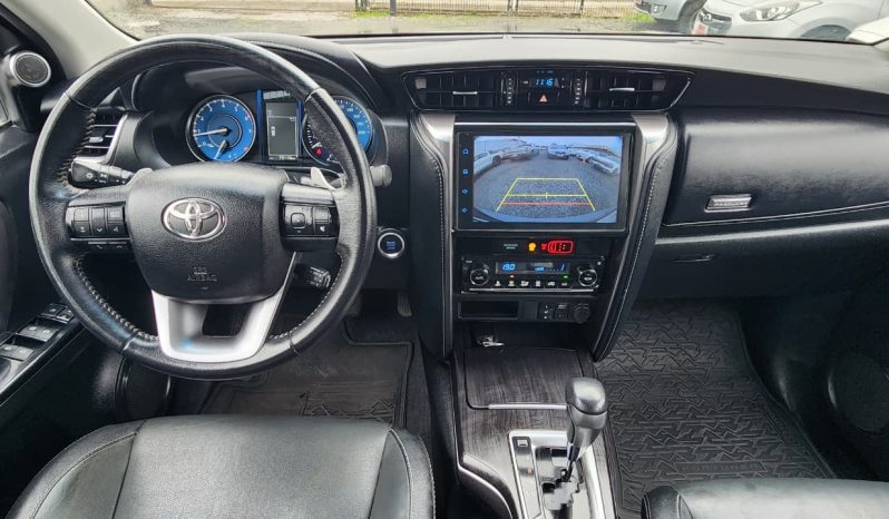 
								TOYOTA FORTUNER SRX 4X2 AUT 3 CORRIDAS DE ASIENTOS full									