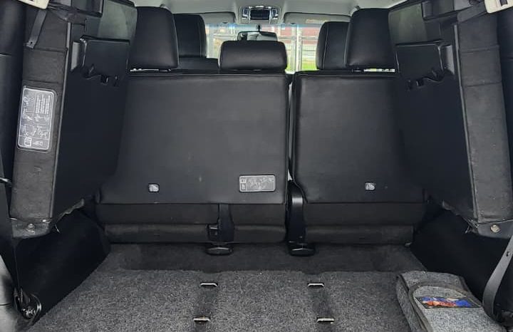 
								TOYOTA FORTUNER SRX 4X2 AUT 3 CORRIDAS DE ASIENTOS full									