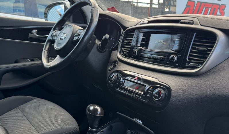 
								KIA SORENTO 4X4 2.2 AUT full									