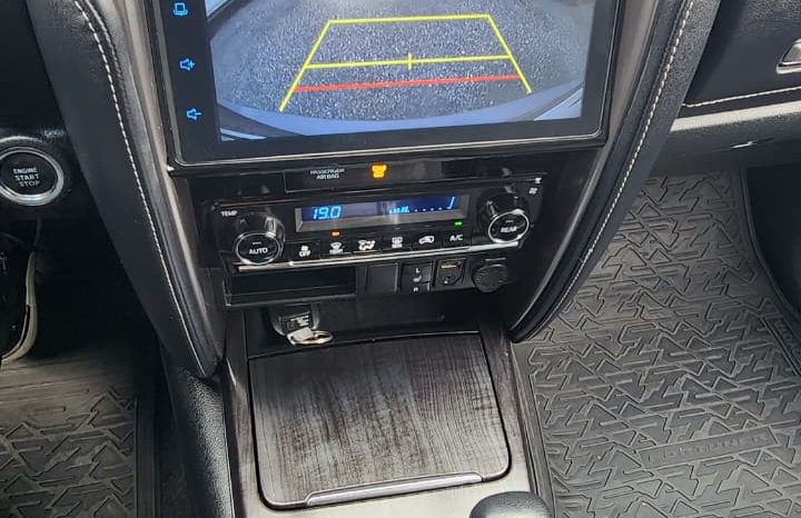 
								TOYOTA FORTUNER SRX 4X2 AUT 3 CORRIDAS DE ASIENTOS full									