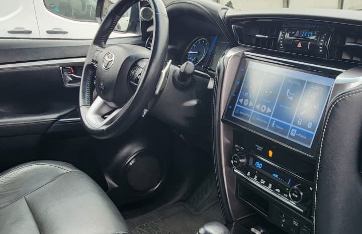 
								TOYOTA FORTUNER SRX 4X2 AUT 3 CORRIDAS DE ASIENTOS full									