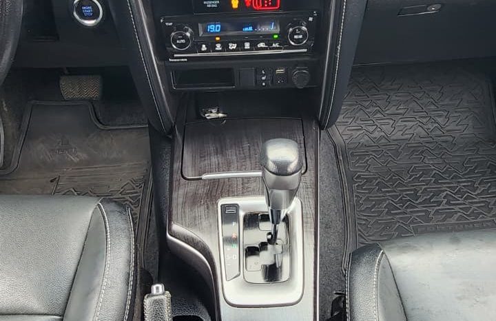 
								TOYOTA FORTUNER SRX 4X2 AUT 3 CORRIDAS DE ASIENTOS full									