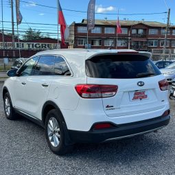 
										KIA SORENTO 4X4 2.2 AUT full									