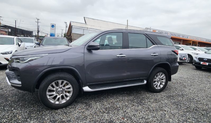 
								TOYOTA FORTUNER SRX 4X2 AUT 3 CORRIDAS DE ASIENTOS full									