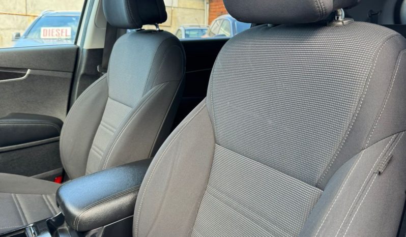 
								KIA SORENTO 4X4 2.2 AUT full									