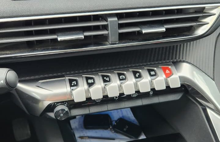 
								PEUGEOT 3008 BLUE HDI 1.5 DIESEL full									