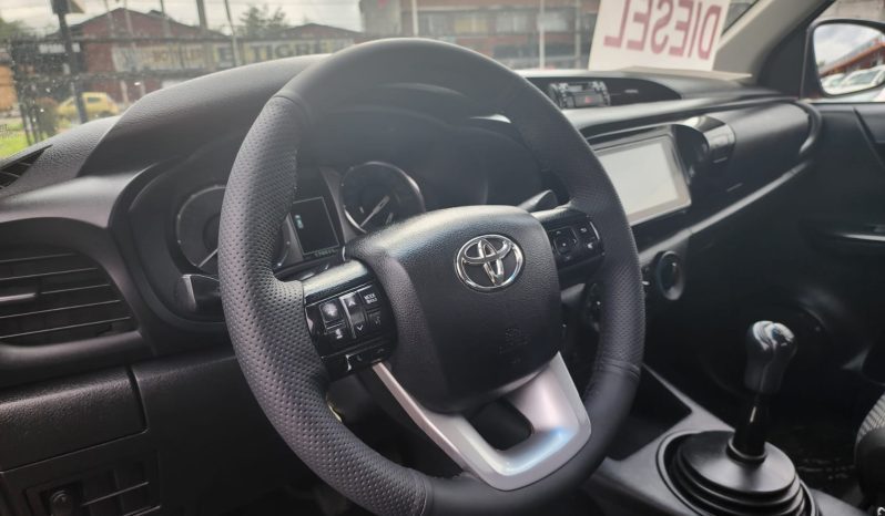 
								TOYOTA HILUX 2.4 DX 4X4 full									