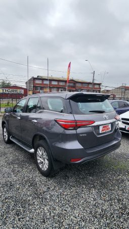 
										TOYOTA FORTUNER SRX 4X2 AUT 3 CORRIDAS DE ASIENTOS full									