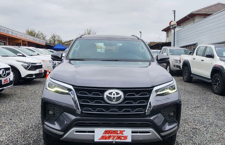 
								TOYOTA FORTUNER SRX 4X2 AUT 3 CORRIDAS DE ASIENTOS full									