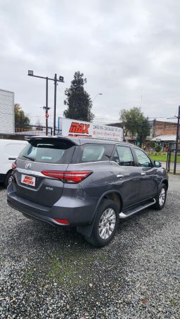 
										TOYOTA FORTUNER SRX 4X2 AUT 3 CORRIDAS DE ASIENTOS full									
