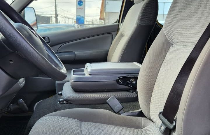 
								MINIBUS NISSAN NV 350 2.5 22+1 full									