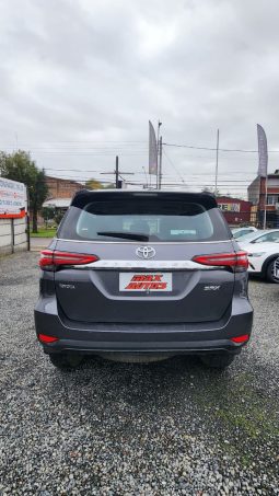 
										TOYOTA FORTUNER SRX 4X2 AUT 3 CORRIDAS DE ASIENTOS full									