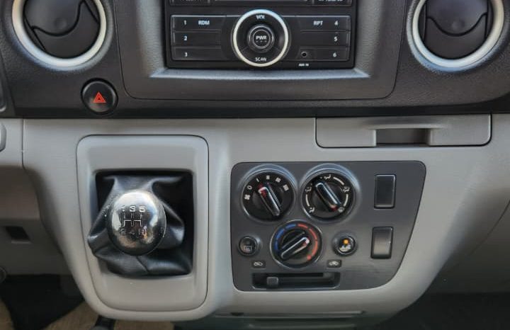 
								MINIBUS NISSAN NV 350 2.5 22+1 full									