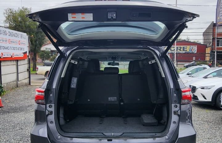 
								TOYOTA FORTUNER SRX 4X2 AUT 3 CORRIDAS DE ASIENTOS full									