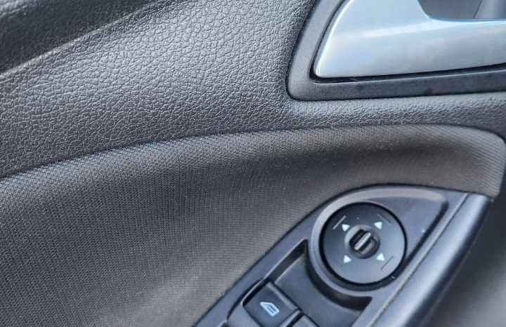 
								FORD FOCUS 2.0 2017 full									