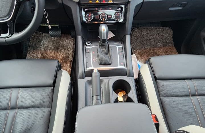 
								VOLKSWAGEN AMAROK V6 3.0 AUT 4X4 HIGHLINE full									
