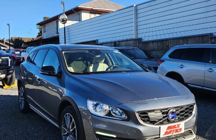 
								VOLVO  V60 Cross Country D4 AWD 2.4T DIESEL full									