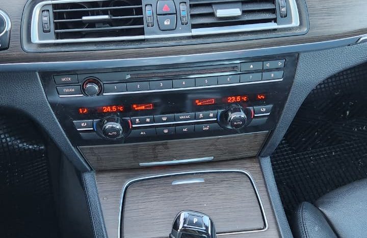 
								BMW 750I 4.4 AUT 2014 full									