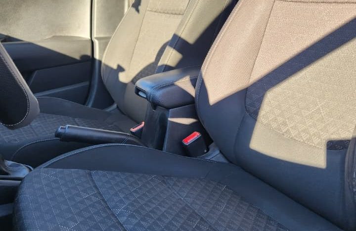 
								KIA RIO 4 LX 1.4 2019 GRIS full									