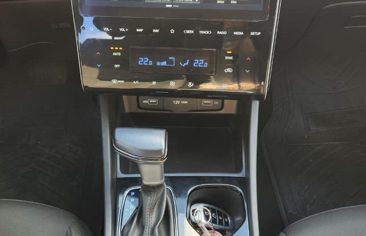 
								HYUNDAI TUCSON NX4  2.0 AUT 4WD full									