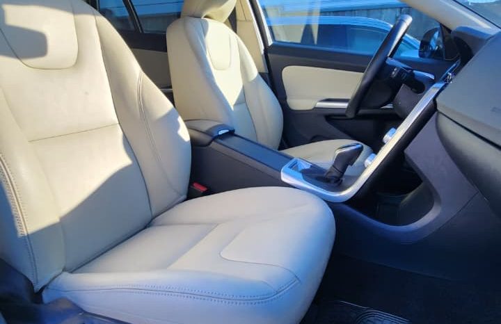 
								VOLVO  V60 Cross Country D4 AWD 2.4T DIESEL full									