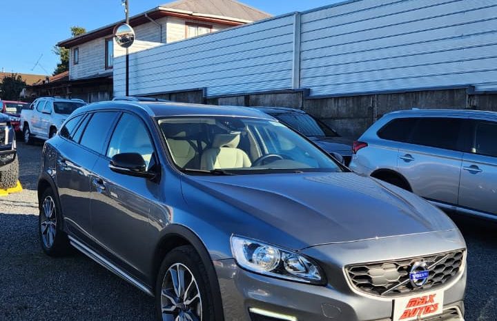 
								VOLVO  V60 Cross Country D4 AWD 2.4T DIESEL full									