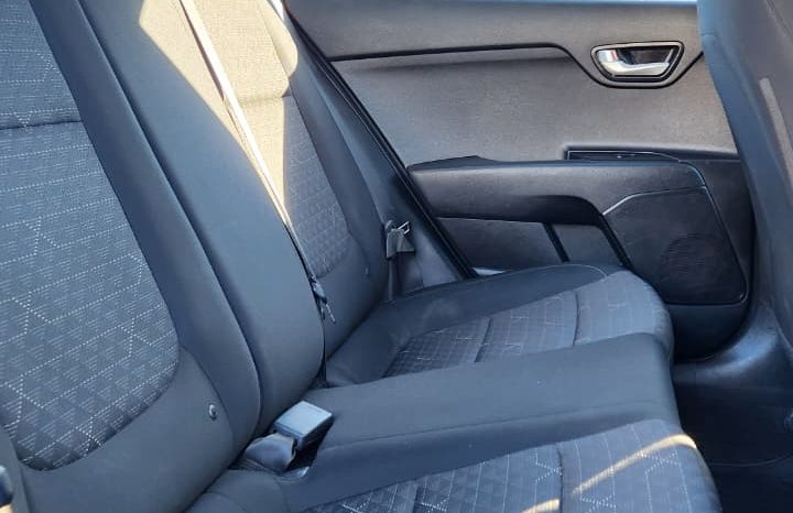 
								KIA RIO 4 LX 1.4 2019 GRIS full									