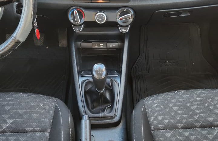 
								KIA RIO 4 LX 1.4 2019 GRIS full									