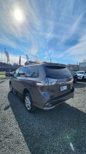 TOYOTA SIENNA 3.5 AUT