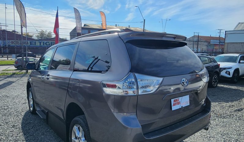 
								TOYOTA SIENNA 3.5 AUT full									