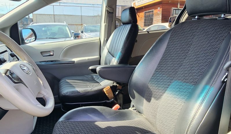 
								TOYOTA SIENNA 3.5 AUT full									