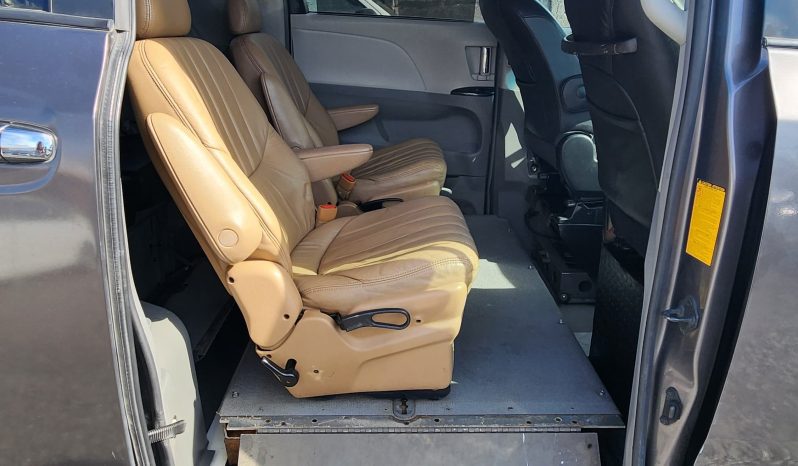 
								TOYOTA SIENNA 3.5 AUT full									