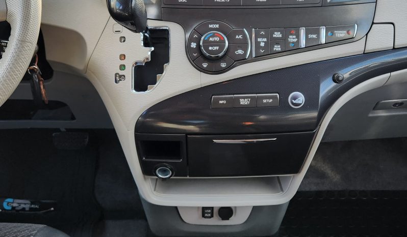 
								TOYOTA SIENNA 3.5 AUT full									