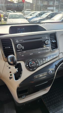 
										TOYOTA SIENNA 3.5 AUT full									