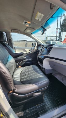 
										TOYOTA SIENNA 3.5 AUT full									