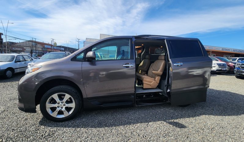 
								TOYOTA SIENNA 3.5 AUT full									