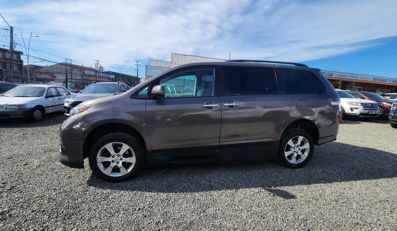 
								TOYOTA SIENNA 3.5 AUT full									